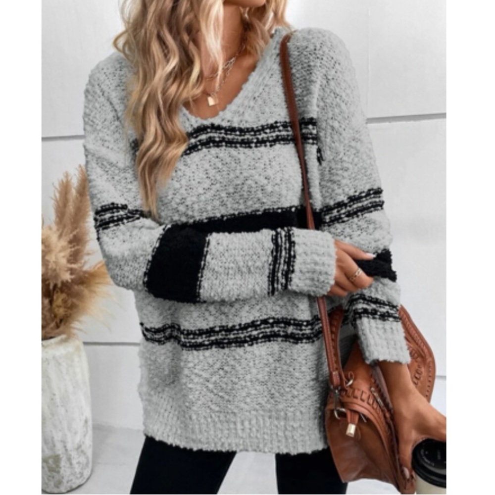 Cozy Swiss dot V neck popcorn sweater top - Picture 9 of 12